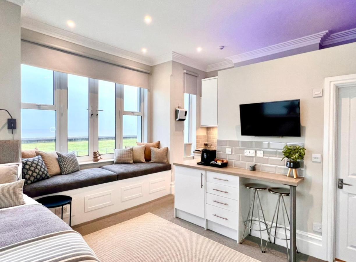Beachfront Compact Coastal Crib, Direct Sea Views & Air Conditioning Littlestone-on-Sea Esterno foto