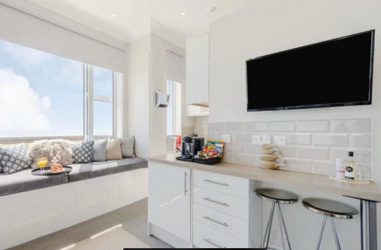 Beachfront Compact Coastal Crib, Direct Sea Views & Air Conditioning Littlestone-on-Sea Esterno foto