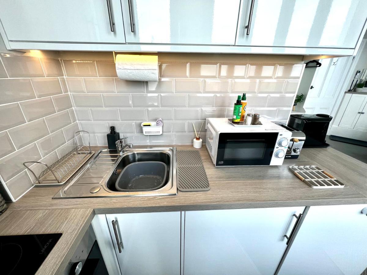 Beachfront Compact Coastal Crib, Direct Sea Views & Air Conditioning Littlestone-on-Sea Esterno foto