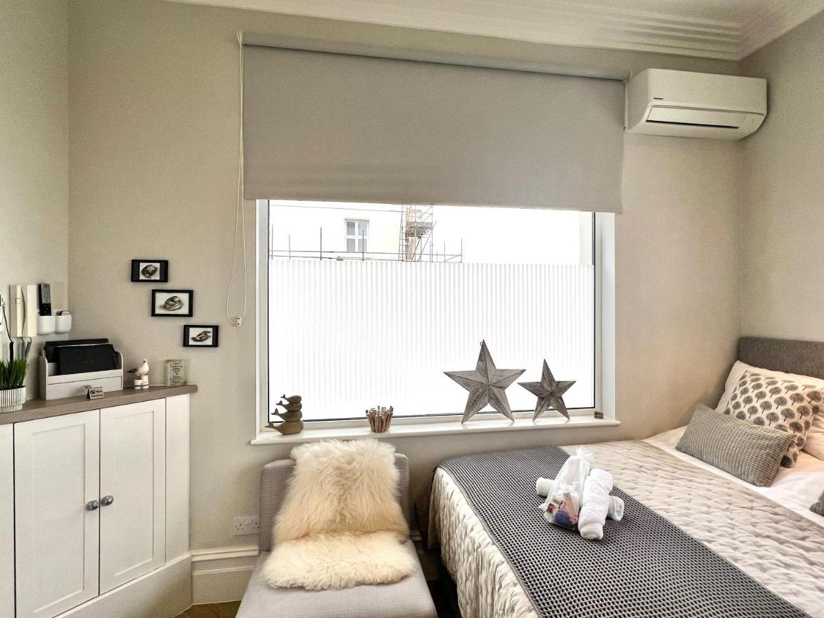 Beachfront Compact Coastal Crib, Direct Sea Views & Air Conditioning Littlestone-on-Sea Esterno foto