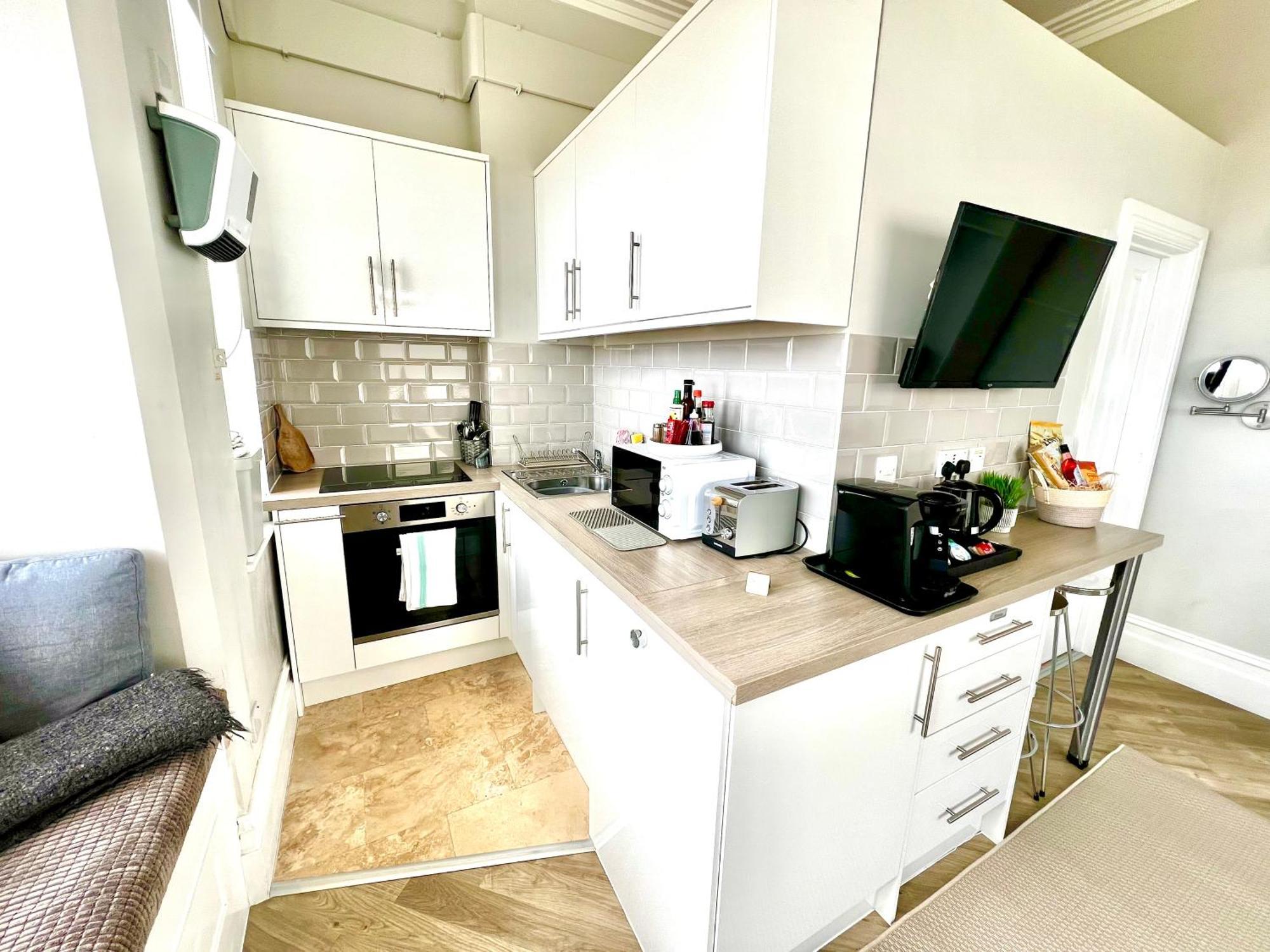Beachfront Compact Coastal Crib, Direct Sea Views & Air Conditioning Littlestone-on-Sea Esterno foto