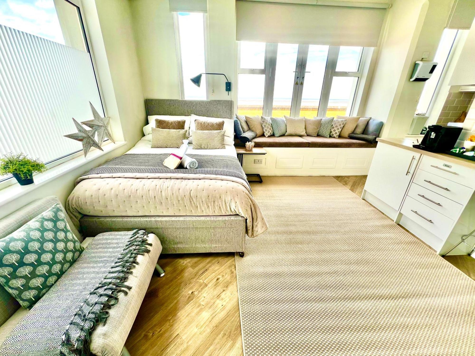 Beachfront Compact Coastal Crib, Direct Sea Views & Air Conditioning Littlestone-on-Sea Esterno foto