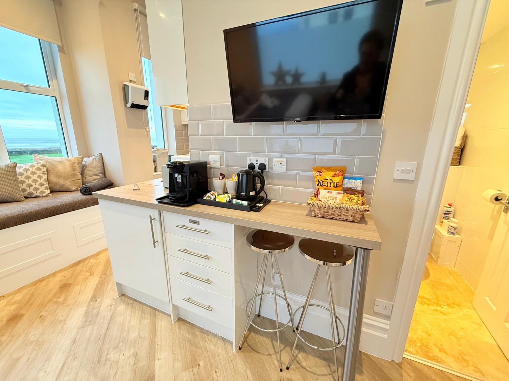 Beachfront Compact Coastal Crib, Direct Sea Views & Air Conditioning Littlestone-on-Sea Esterno foto